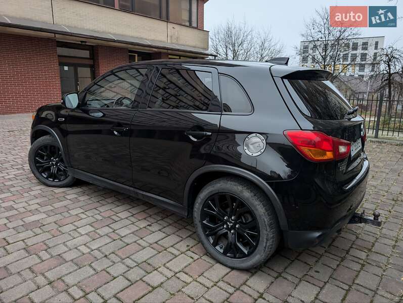 Позашляховик / Кросовер Mitsubishi Outlander Sport 2017 в Івано-Франківську