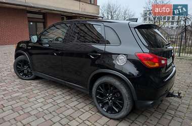 Позашляховик / Кросовер Mitsubishi Outlander Sport 2017 в 