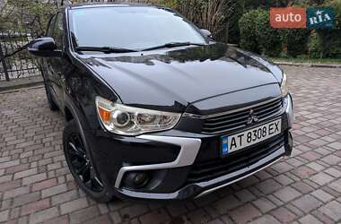Позашляховик / Кросовер Mitsubishi Outlander Sport 2017 в 
