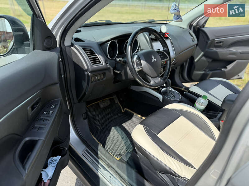 Позашляховик / Кросовер Mitsubishi Outlander Sport 2013 в Києві