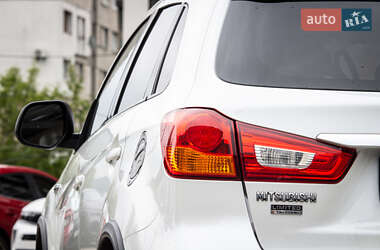 Внедорожник / Кроссовер Mitsubishi Outlander Sport 2018 в 