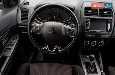 Внедорожник / Кроссовер Mitsubishi Outlander Sport 2018 в 