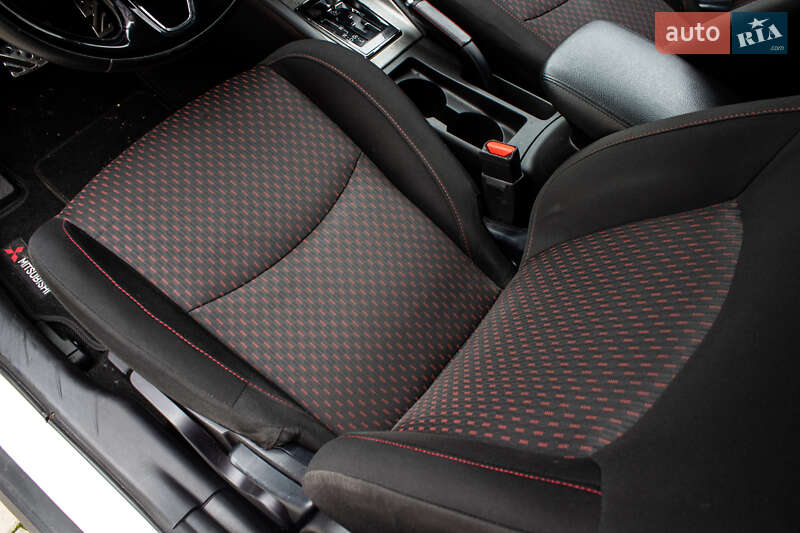 Внедорожник / Кроссовер Mitsubishi Outlander Sport 2018 в Львове