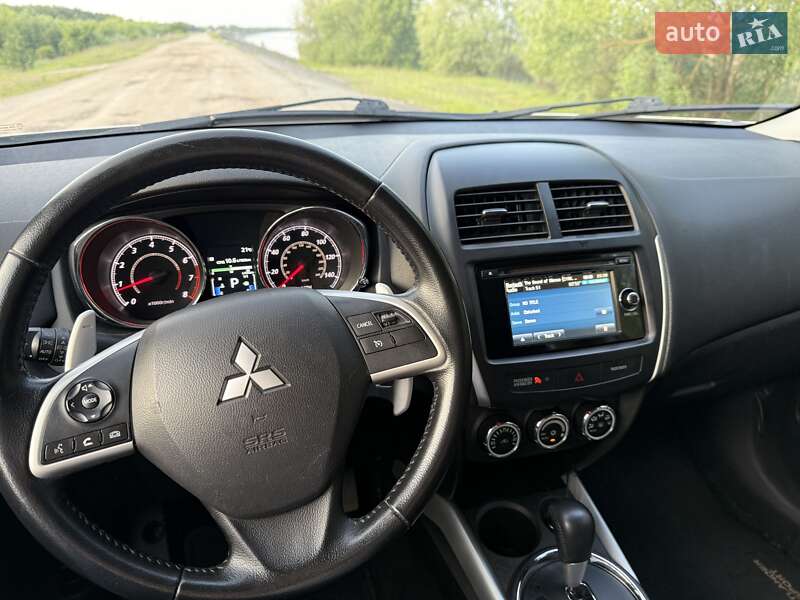 Позашляховик / Кросовер Mitsubishi Outlander Sport 2014 в Рівному