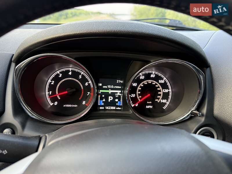 Позашляховик / Кросовер Mitsubishi Outlander Sport 2014 в Рівному