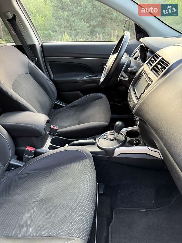 Позашляховик / Кросовер Mitsubishi Outlander Sport 2014 в Рівному