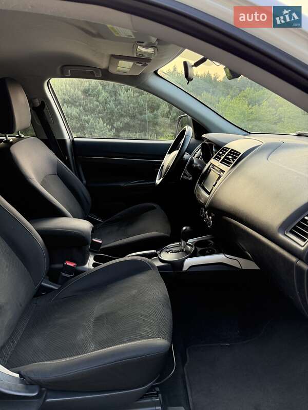 Позашляховик / Кросовер Mitsubishi Outlander Sport 2014 в Рівному