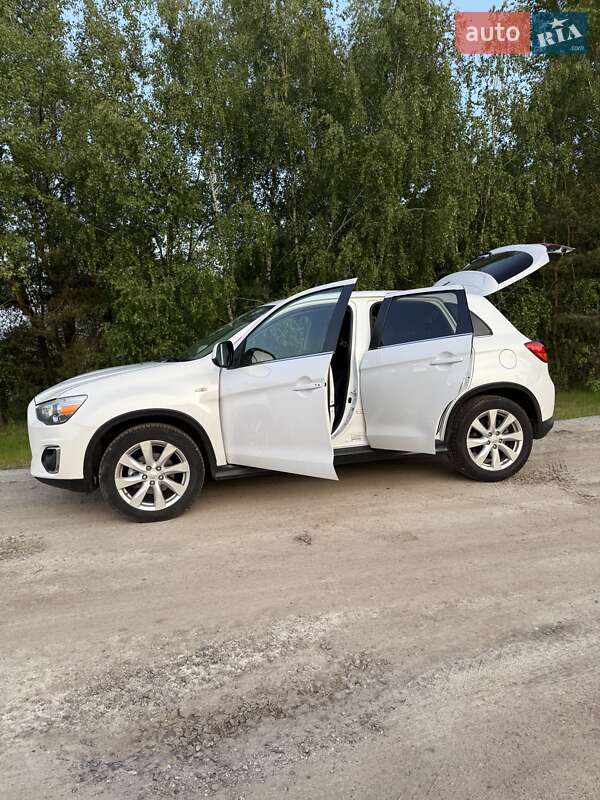 Позашляховик / Кросовер Mitsubishi Outlander Sport 2014 в Рівному