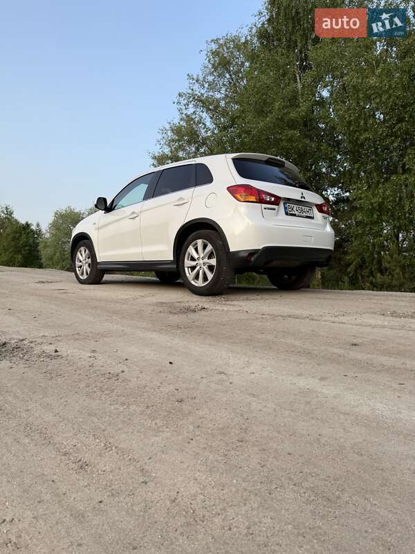 Позашляховик / Кросовер Mitsubishi Outlander Sport 2014 в Рівному