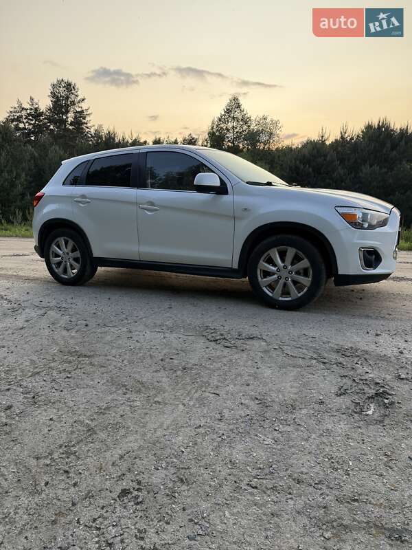 Позашляховик / Кросовер Mitsubishi Outlander Sport 2014 в Рівному
