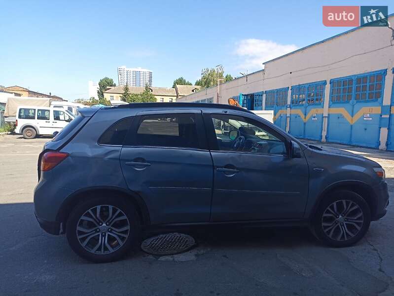 Внедорожник / Кроссовер Mitsubishi Outlander Sport 2017 в Киеве