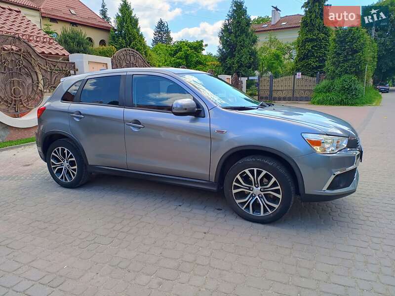 Позашляховик / Кросовер Mitsubishi Outlander Sport 2018 в Львові