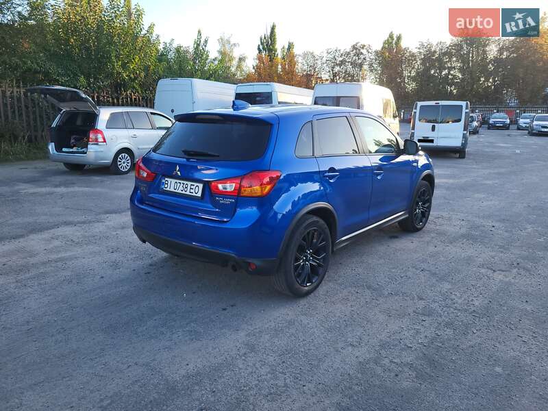 Внедорожник / Кроссовер Mitsubishi Outlander Sport 2017 в Кременчуге