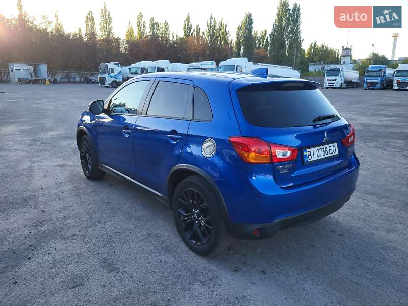 Внедорожник / Кроссовер Mitsubishi Outlander Sport 2017 в Кременчуге