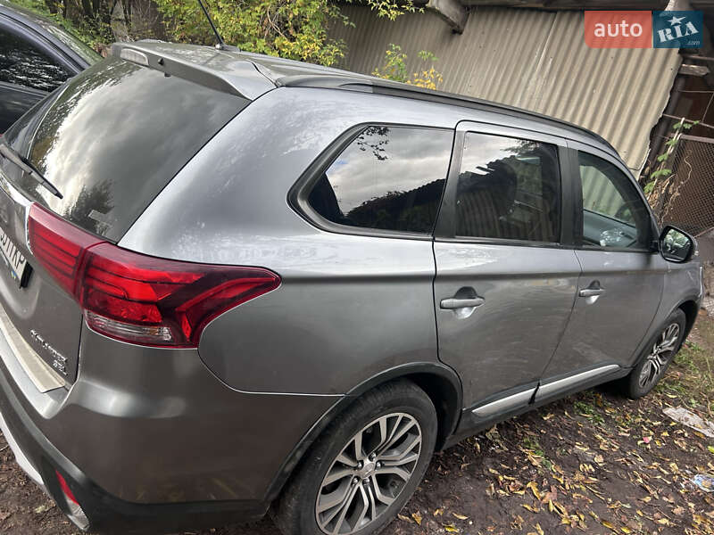 Внедорожник / Кроссовер Mitsubishi Outlander Sport 2016 в Киеве фото 3 Внедорожник / Кроссовер Mitsubishi Outlander Sport 2016 в Киеве