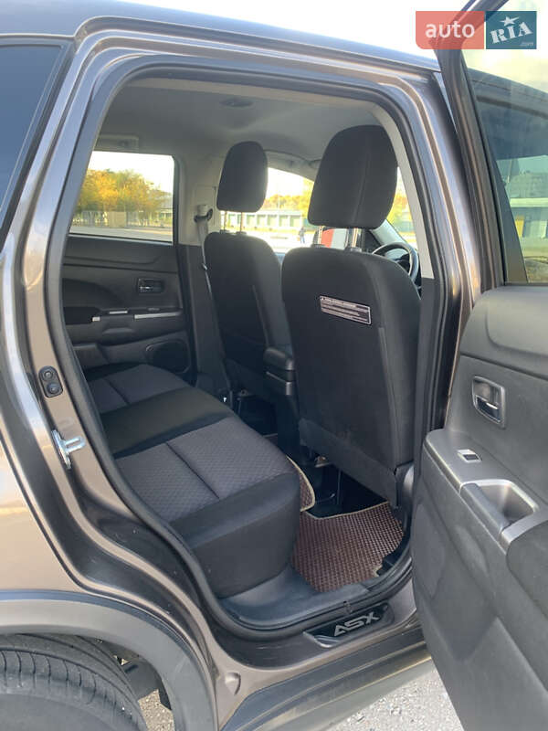 Позашляховик / Кросовер Mitsubishi Outlander Sport 2018 в Харкові фото 13 Позашляховик / Кросовер Mitsubishi Outlander Sport 2018 в Харкові