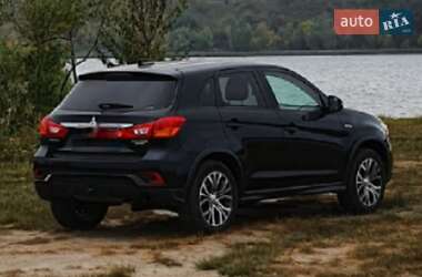Позашляховик / Кросовер Mitsubishi Outlander Sport 2018 в Ужгороді