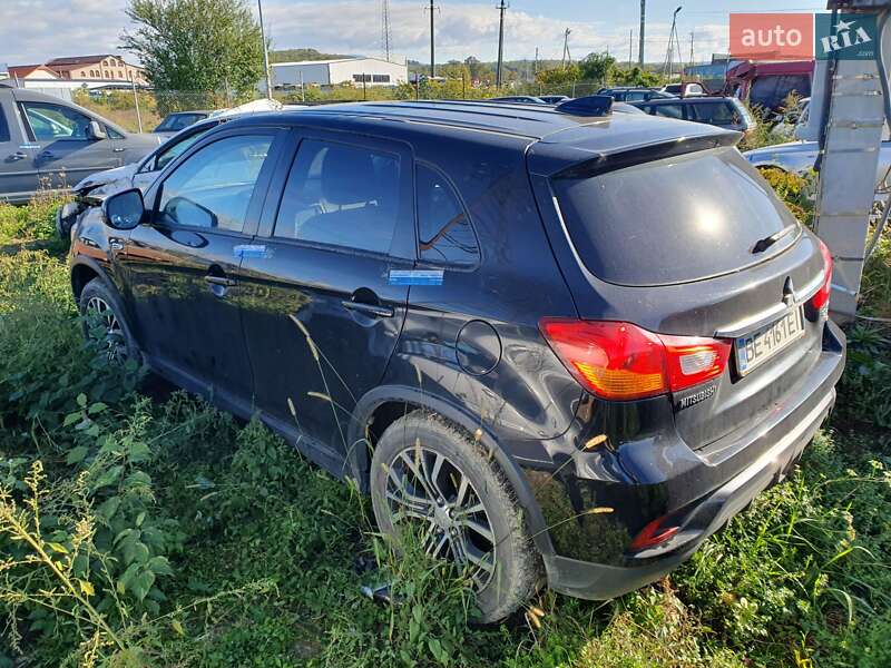 Внедорожник / Кроссовер Mitsubishi Outlander Sport 2018 в Ужгороде