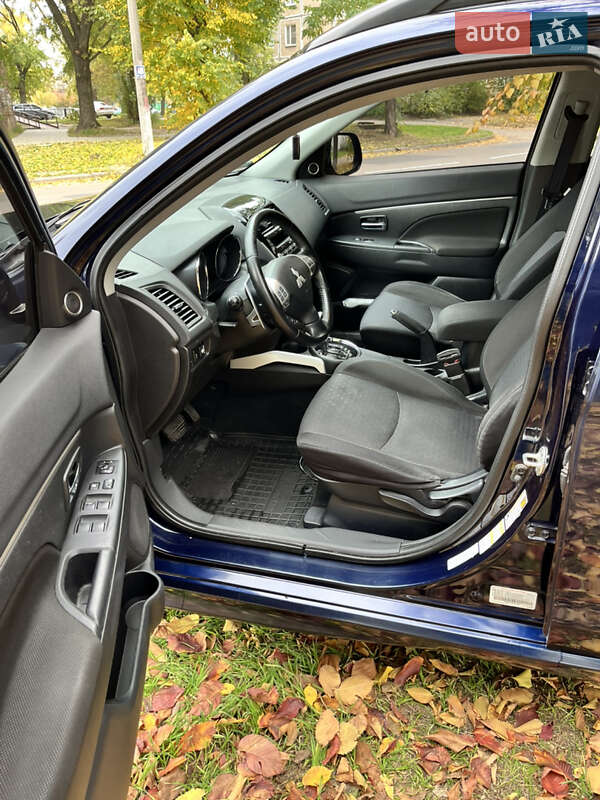 Внедорожник / Кроссовер Mitsubishi Outlander Sport 2012 в Черкассах