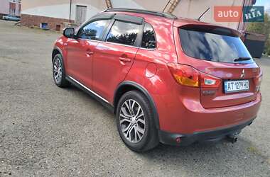 Внедорожник / Кроссовер Mitsubishi Outlander Sport 2016 в 