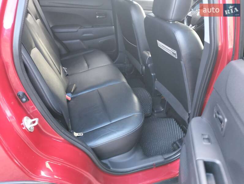 Внедорожник / Кроссовер Mitsubishi Outlander Sport 2016 в Бурштыне