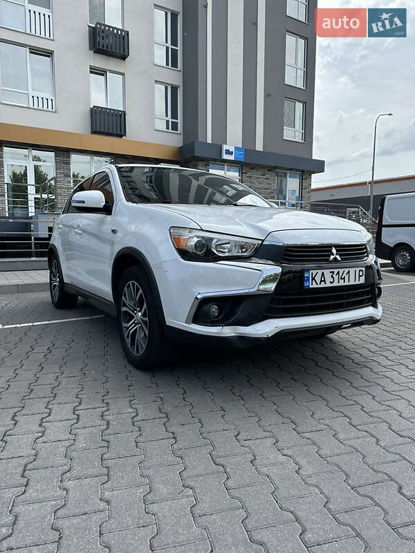 Позашляховик / Кросовер Mitsubishi Outlander Sport 2017 в Києві