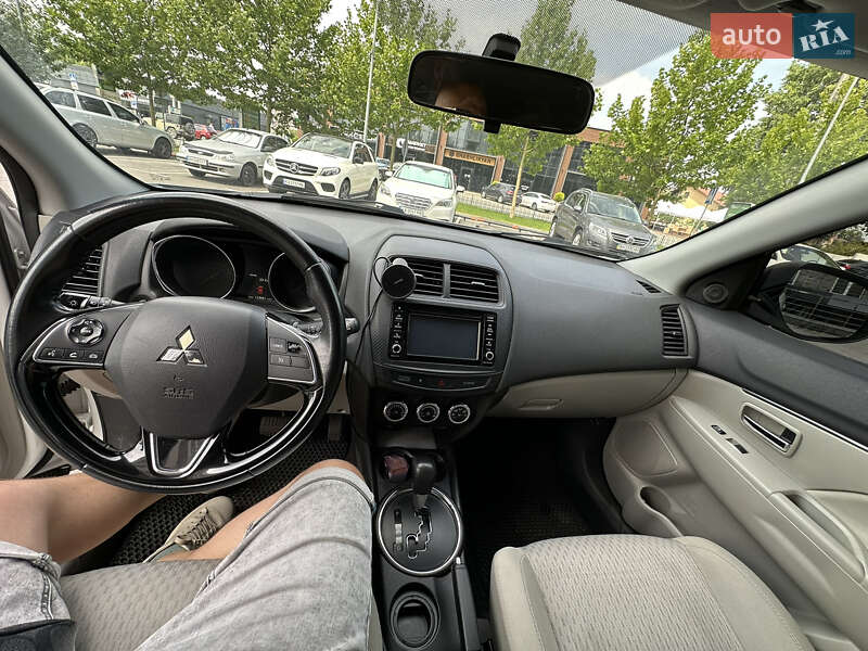 Позашляховик / Кросовер Mitsubishi Outlander Sport 2017 в Києві