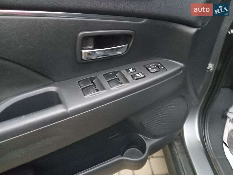 Внедорожник / Кроссовер Mitsubishi Outlander Sport 2016 в Львове фото 10 Внедорожник / Кроссовер Mitsubishi Outlander Sport 2016 в Львове