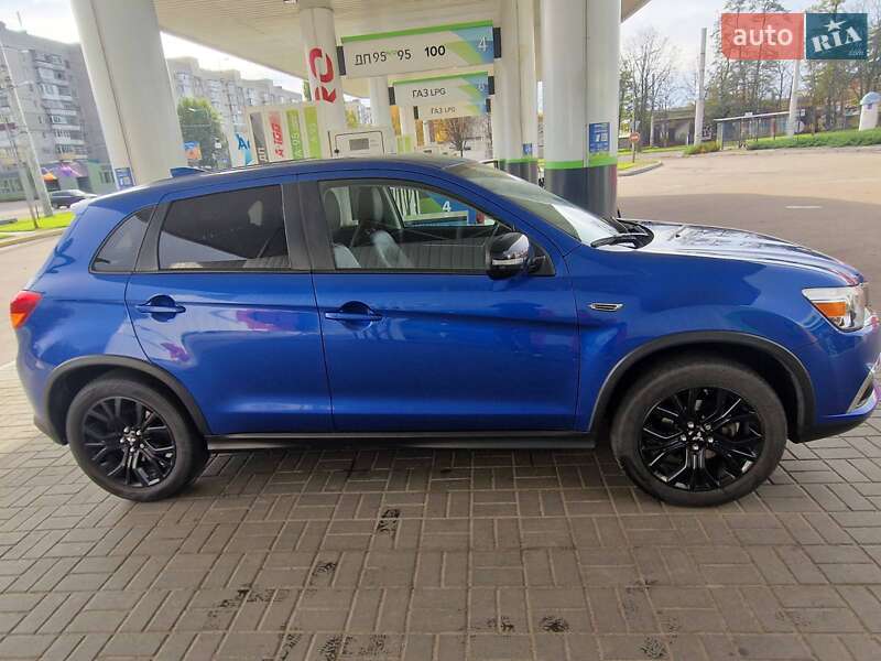 Внедорожник / Кроссовер Mitsubishi Outlander Sport 2017 в Кременчуге