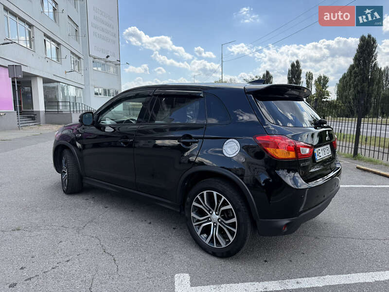 Внедорожник / Кроссовер Mitsubishi Outlander Sport 2016 в Киеве