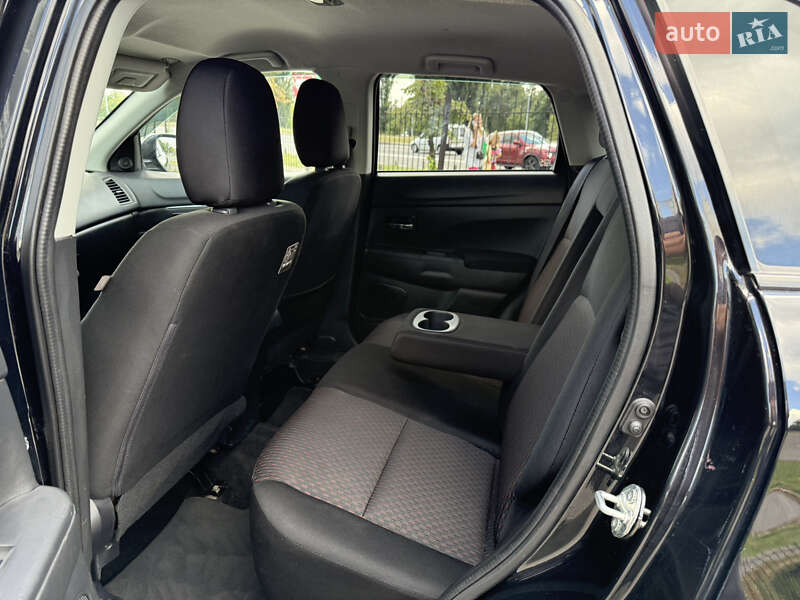 Внедорожник / Кроссовер Mitsubishi Outlander Sport 2016 в Киеве