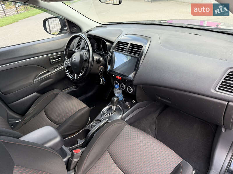 Внедорожник / Кроссовер Mitsubishi Outlander Sport 2016 в Киеве