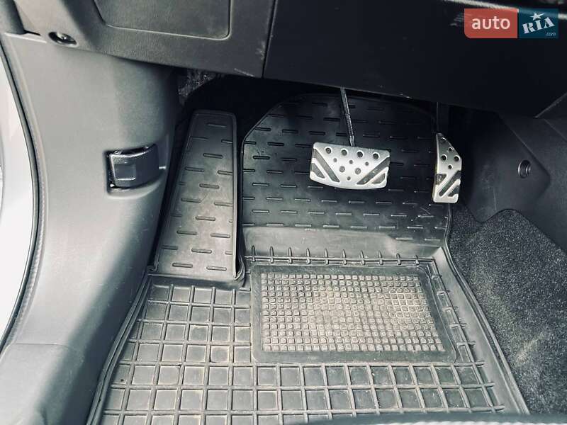 Внедорожник / Кроссовер Mitsubishi Outlander Sport 2016 в Киеве фото 23 Внедорожник / Кроссовер Mitsubishi Outlander Sport 2016 в Киеве