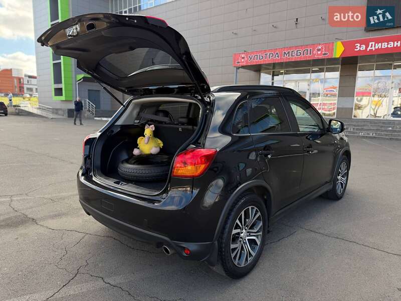 Позашляховик / Кросовер Mitsubishi Outlander Sport 2016 в Кривому Розі