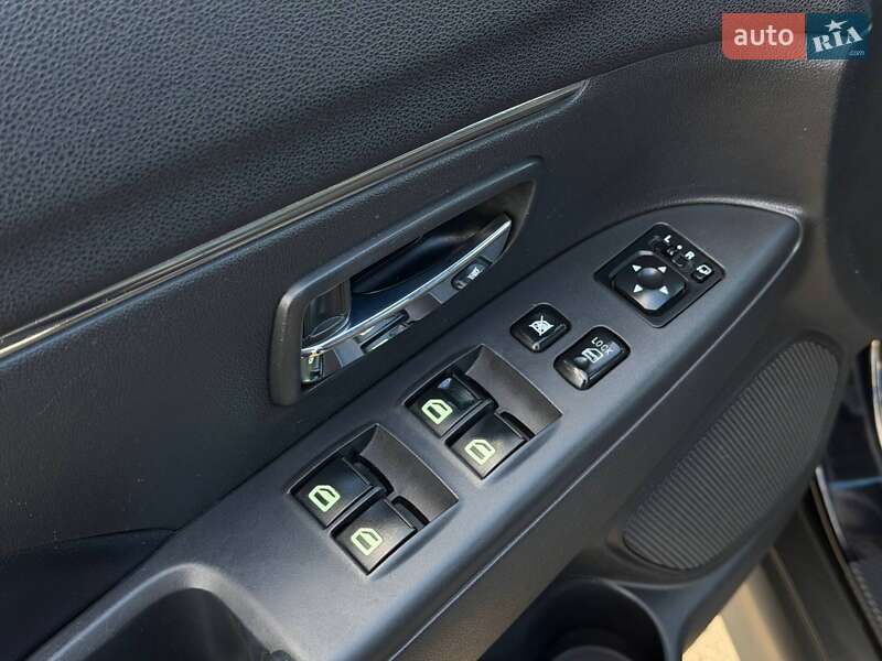 Позашляховик / Кросовер Mitsubishi Outlander Sport 2016 в Кривому Розі