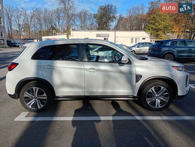 Внедорожник / Кроссовер Mitsubishi Outlander Sport 2020 в Харькове