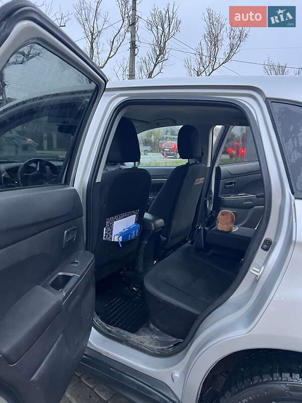 Внедорожник / Кроссовер Mitsubishi Outlander Sport 2014 в Ивано-Франковске