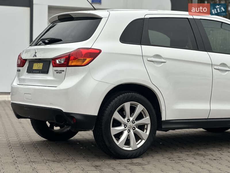 Внедорожник / Кроссовер Mitsubishi Outlander Sport 2015 в Киеве