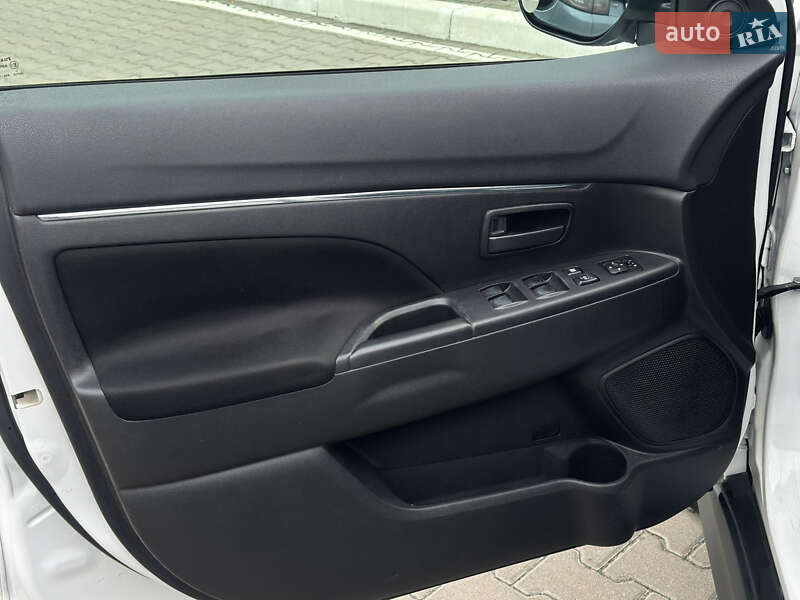 Внедорожник / Кроссовер Mitsubishi Outlander Sport 2015 в Киеве