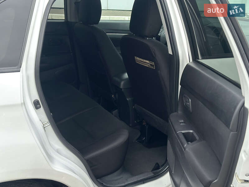 Внедорожник / Кроссовер Mitsubishi Outlander Sport 2015 в Киеве