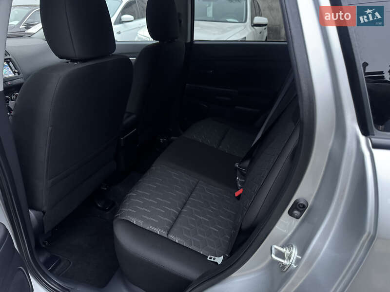 Внедорожник / Кроссовер Mitsubishi Outlander Sport 2023 в Запорожье