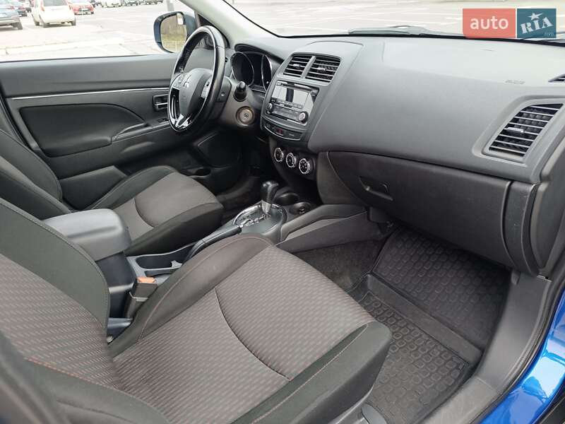 Внедорожник / Кроссовер Mitsubishi Outlander Sport 2017 в Киеве