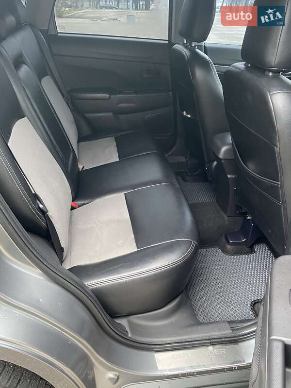 Внедорожник / Кроссовер Mitsubishi Outlander Sport 2015 в Николаеве фото 11 Внедорожник / Кроссовер Mitsubishi Outlander Sport 2015 в Николаеве