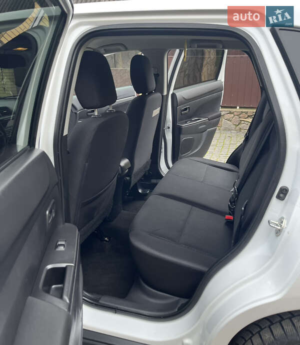 Внедорожник / Кроссовер Mitsubishi Outlander Sport 2015 в Умани