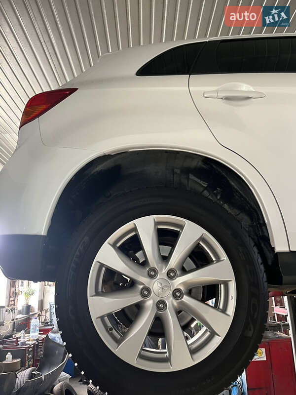 Внедорожник / Кроссовер Mitsubishi Outlander Sport 2015 в Умани