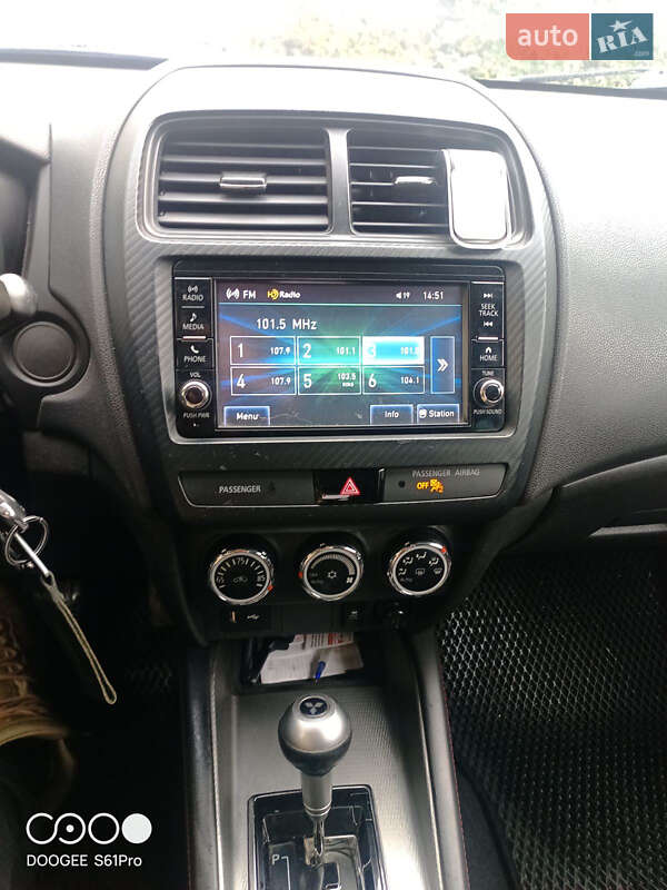 Внедорожник / Кроссовер Mitsubishi Outlander Sport 2018 в Тернополе