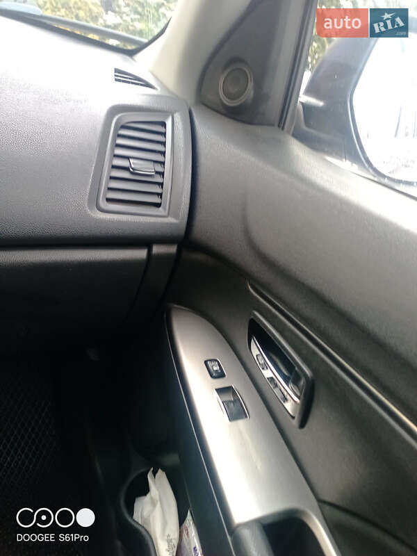 Внедорожник / Кроссовер Mitsubishi Outlander Sport 2018 в Тернополе