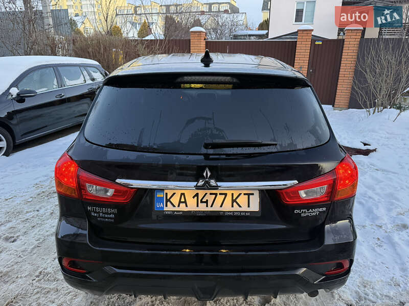 Позашляховик / Кросовер Mitsubishi Outlander Sport 2018 в Києві