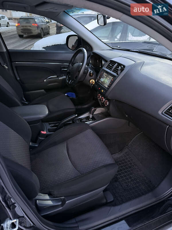 Позашляховик / Кросовер Mitsubishi Outlander Sport 2018 в Києві