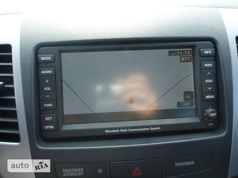 Позашляховик / Кросовер Mitsubishi Outlander XL 2013 в Києві